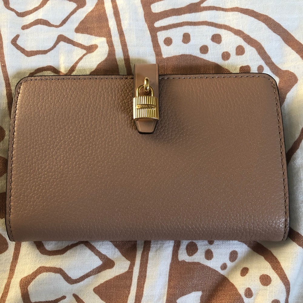Michael Kors Adele wallet